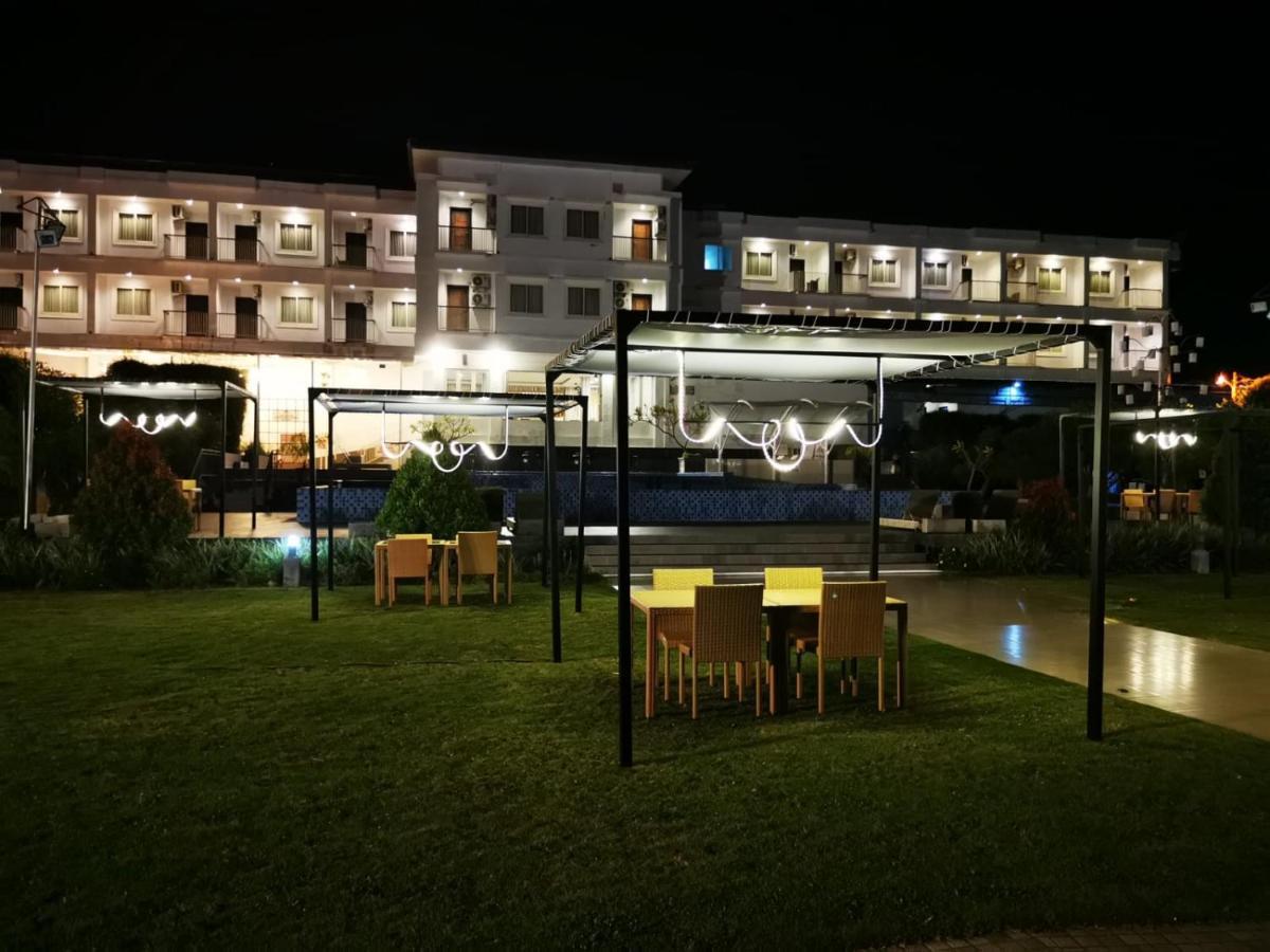 Naka Hotel Kupang Kupang  Exterior photo