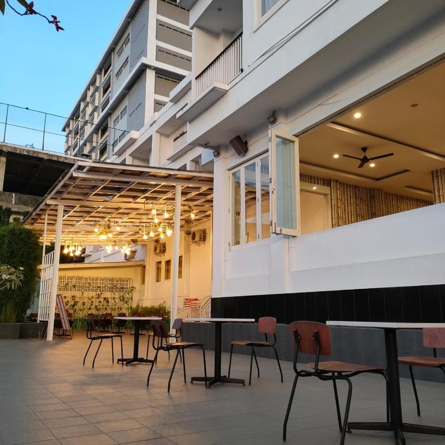 Naka Hotel Kupang Kupang  Exterior photo