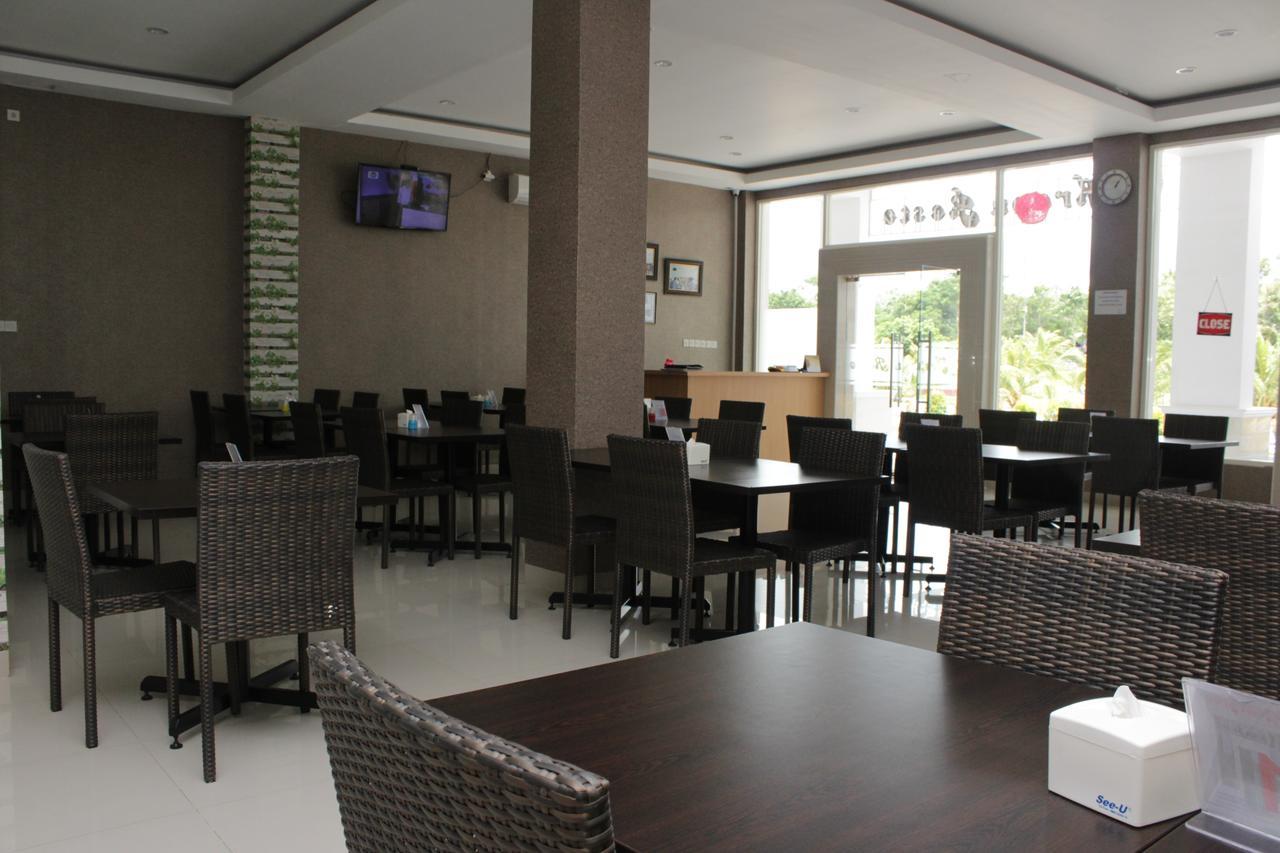 Naka Hotel Kupang Kupang  Exterior photo